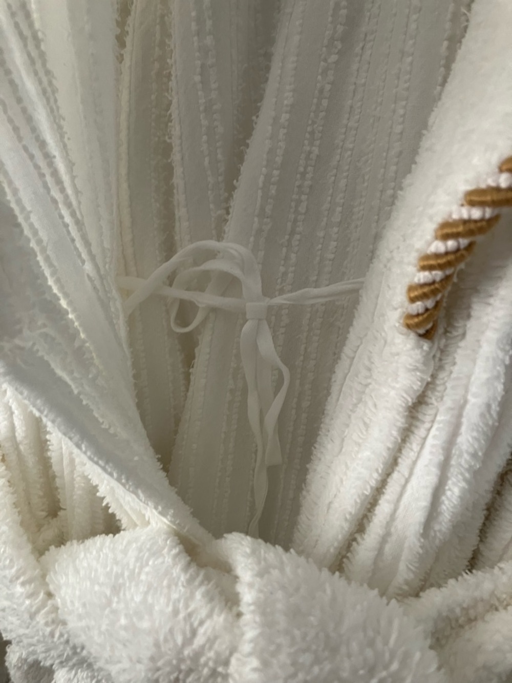 Kinnaird White Chenille Cotton Wrap Robe with Embroidered Gold Trim Medium - Picture 5 of 5